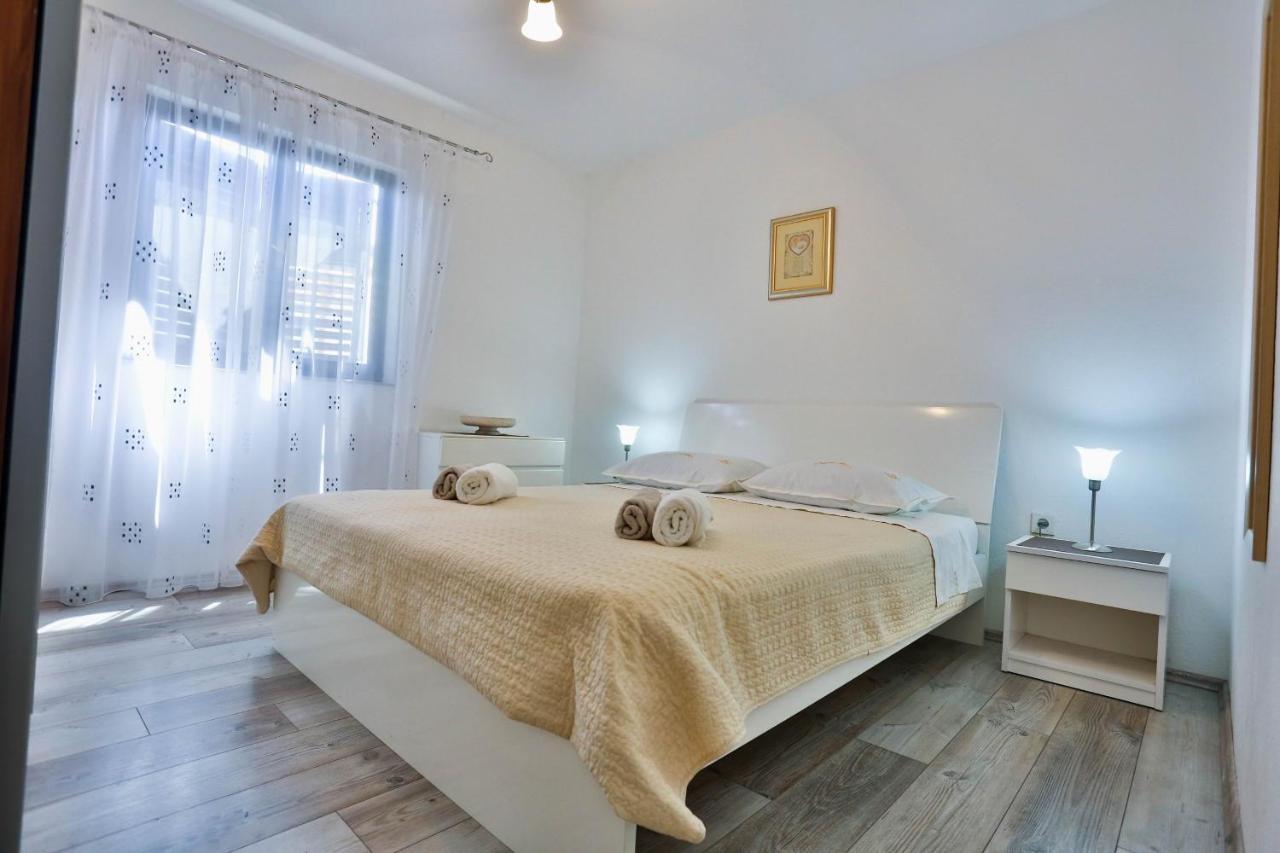 Apartments With A Parking Space Sutivan, Brac - 752 Extérieur photo